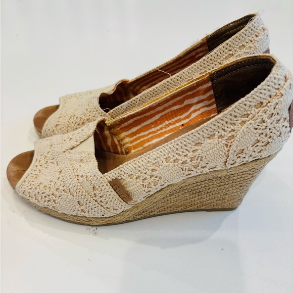 Madden Girl Cream Crochet Wedge Shoes size 8 - Picture 5 of 12